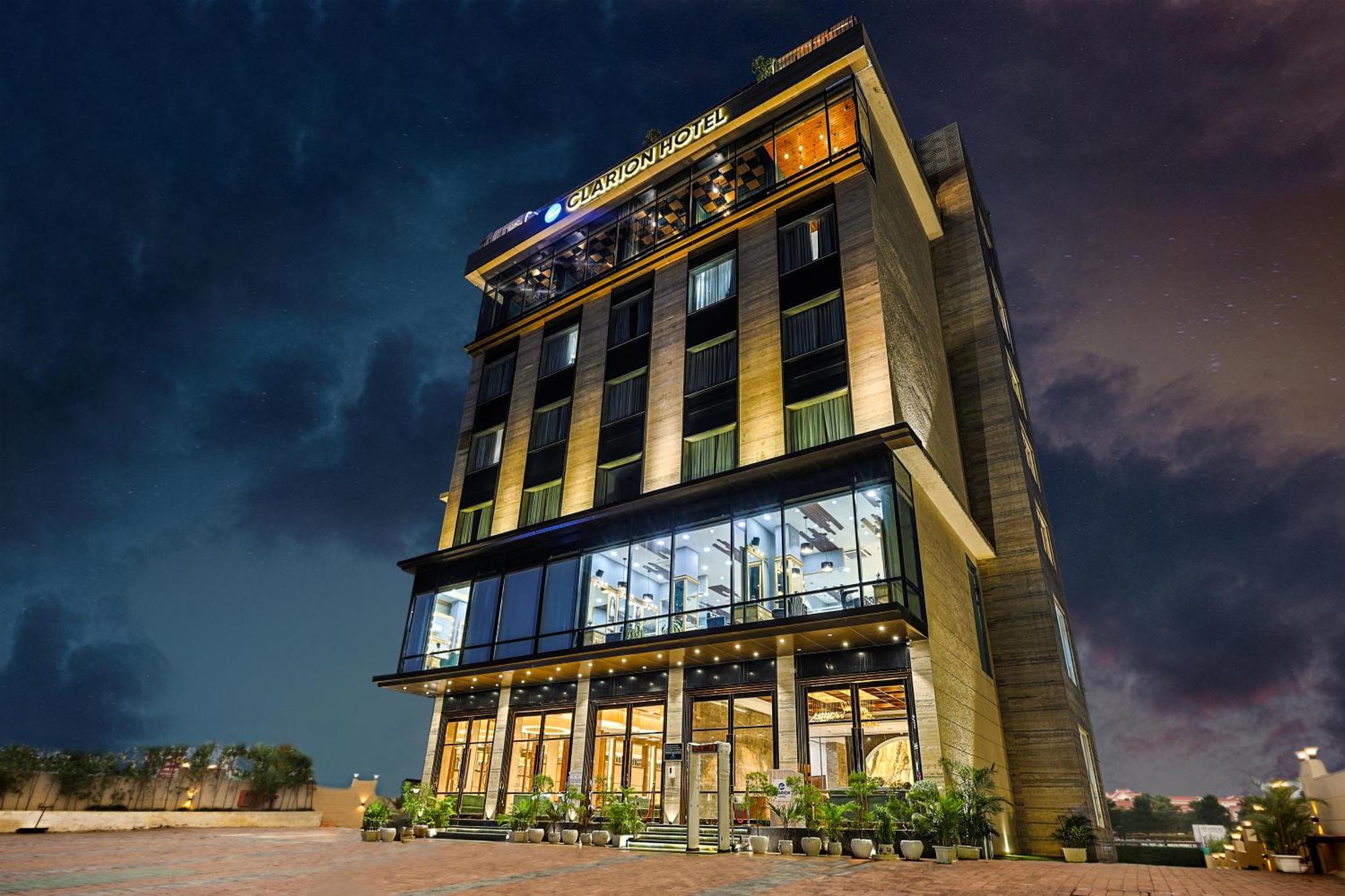 Clarion Hotel Dehradun Exteriör bild